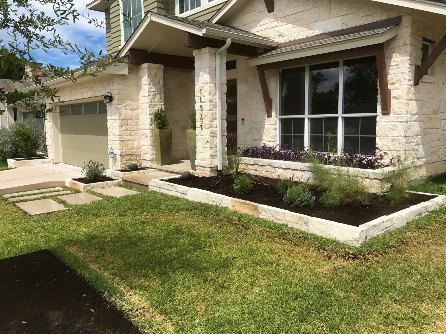 Austin landscape and design - Lueders entry and planters