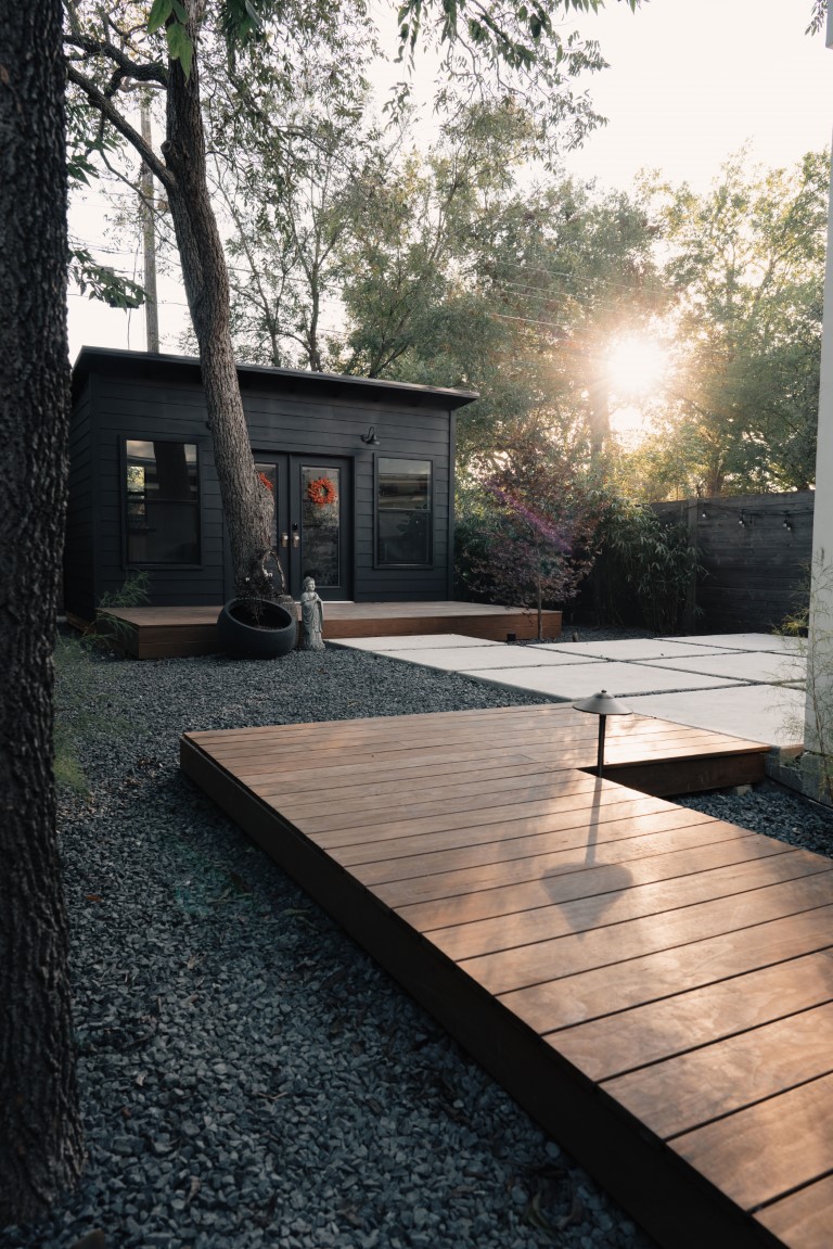 Austin landscape and design - decking with large concrete pavers